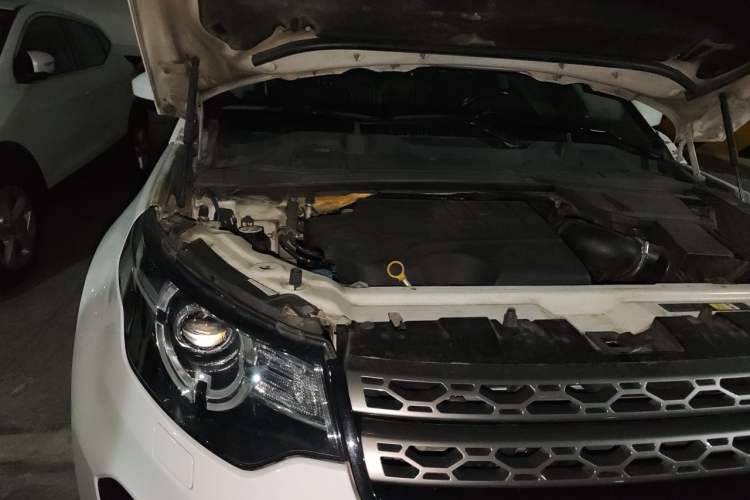 Used Land Rover Discovery Sport 2018 240 PS SE Version Engine Bay Right
