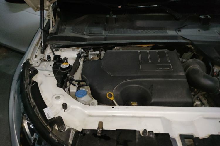 Used Land Rover Discovery Sport 2018 240 PS SE Version Engine Bay Right