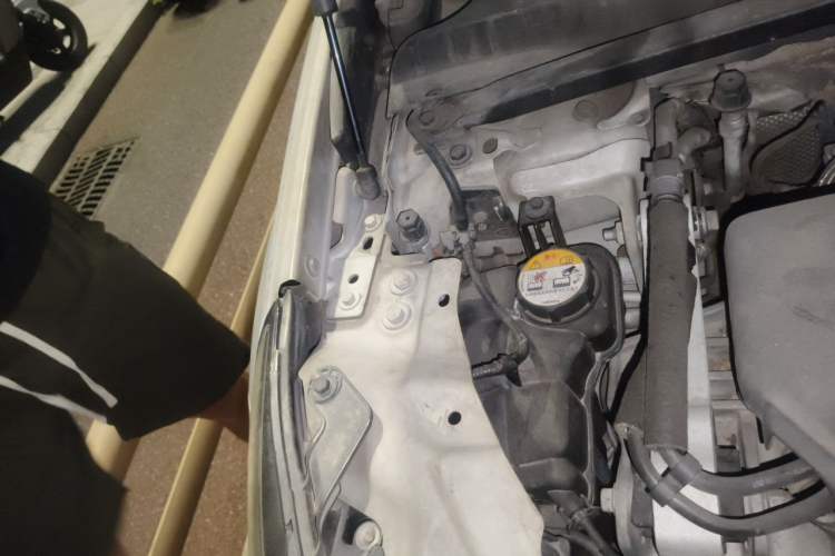 Used Land Rover Discovery Sport 2018 200 PS PURE Edition Engine Bay Right