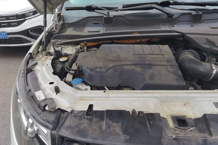 Used Land Rover Discovery Sport 2018 240 PS SE Version Engine Bay Right
