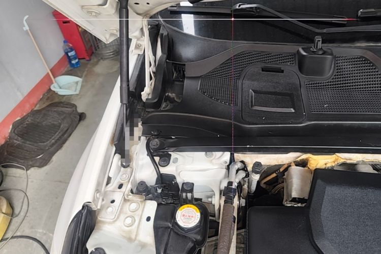Used Land Rover Discovery Sport 2018 240 PS SE Version Engine Bay Right