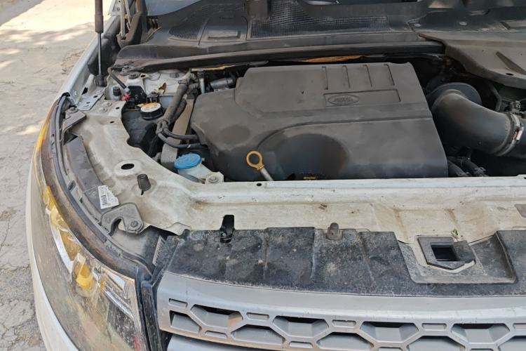 Used Land Rover Discovery Sport 2018 240 PS SE Version Engine Bay Right