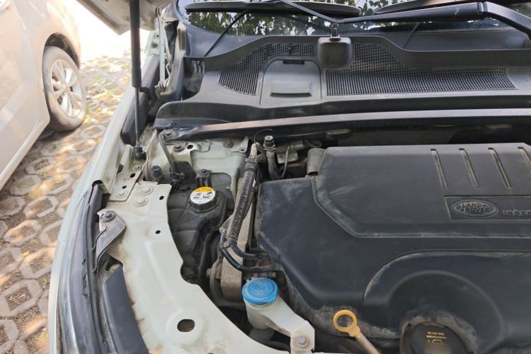 Used Land Rover Discovery Sport 2018 240 PS HSE Version Engine Bay Right
