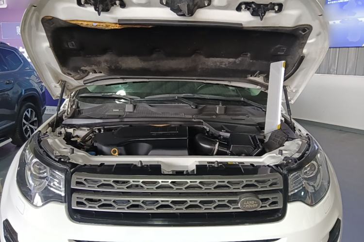 Used Land Rover Discovery Sport 2018 240 PS SE Version Engine Bay