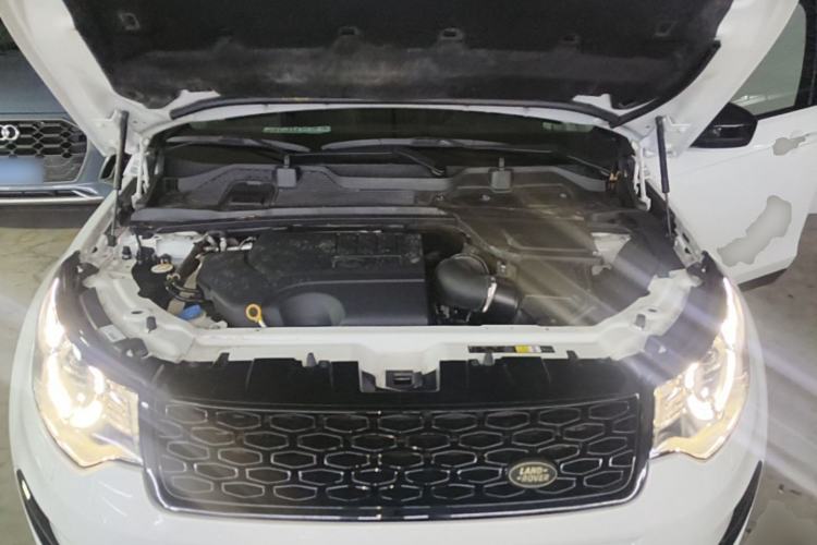 Used Land Rover Discovery Sport 2018 240 PS PURE Edition Engine Bay