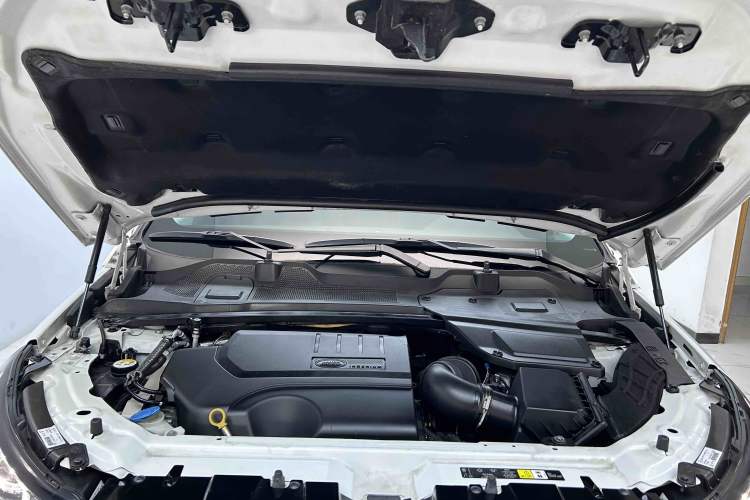 Used Land Rover Discovery Sport 2018 240 PS HSE Version Engine Bay