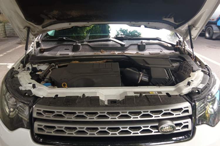 Used Land Rover Discovery Sport 2018 240 PS PURE Edition Engine Bay