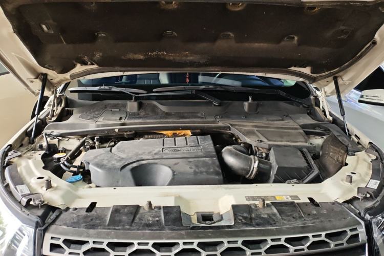 Used Land Rover Discovery Sport 2018 240 PS SE Version Engine Bay