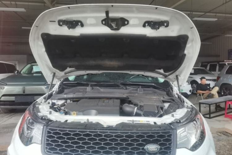 Used Land Rover Discovery Sport 2018 240 PS SE Version Engine Bay