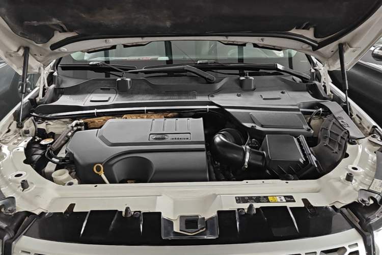 Used Land Rover Discovery Sport 2018 240 PS HSE Version Engine Bay