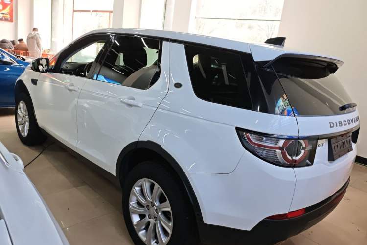 Used Land Rover Discovery Sport 2018 240 PS SE Version Exterior 2
