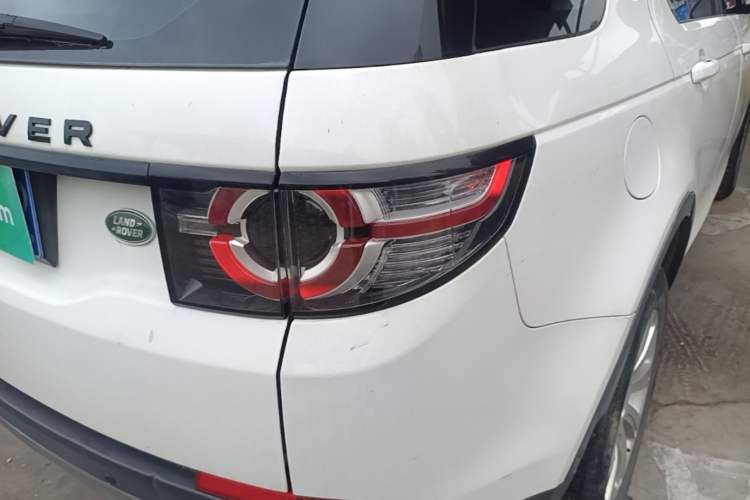 Used Land Rover Discovery Sport 2018 240 PS SE Version Exterior 3