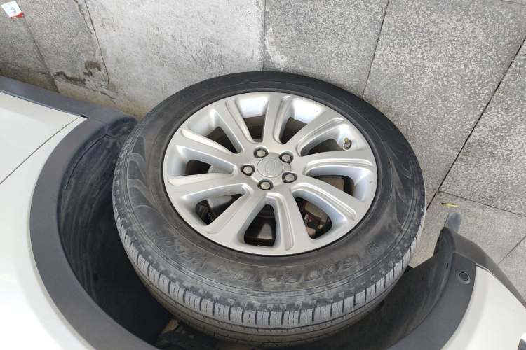 Used Land Rover Discovery Sport 2018 240 PS SE Version Exterior 3