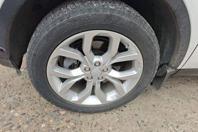 Used Land Rover Discovery Sport 2018 240 PS HSE Version Exterior 3