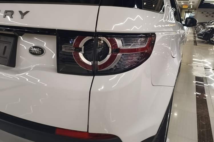 Used Land Rover Discovery Sport 2018 240 PS HSE Version Exterior 3