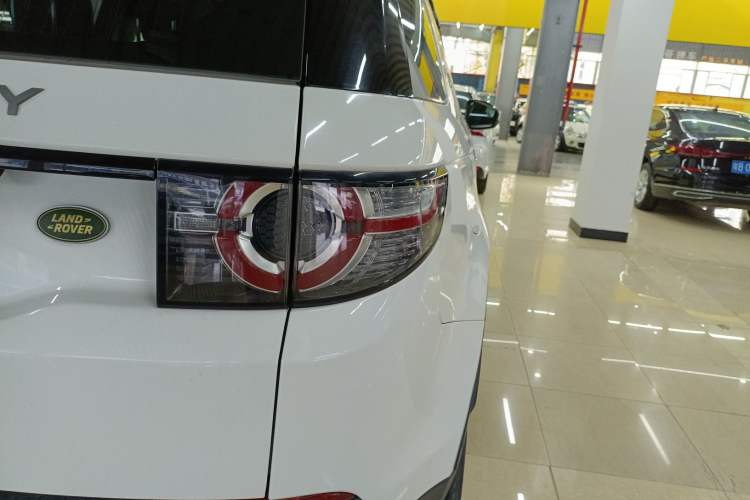 Used Land Rover Discovery Sport 2018 240 PS SE Version Exterior 3