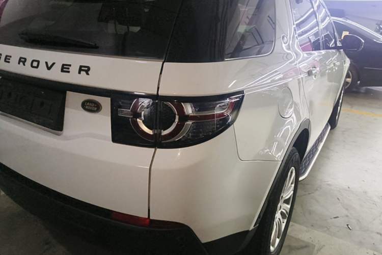 Used Land Rover Discovery Sport 2018 240 PS PURE Edition Exterior 3