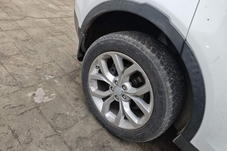 Used Land Rover Discovery Sport 2018 240 PS HSE Version Exterior 4