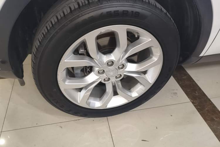 Used Land Rover Discovery Sport 2018 240 PS HSE Version Exterior 4