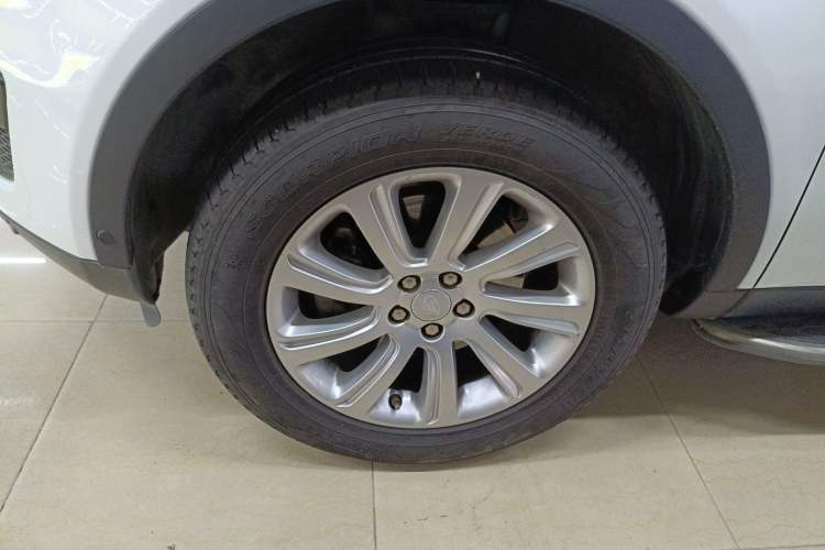 Used Land Rover Discovery Sport 2018 240 PS SE Version Exterior 4