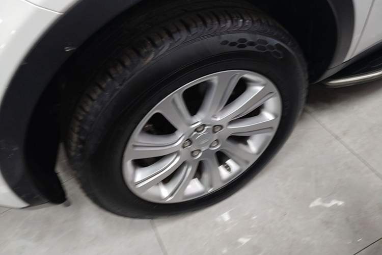 Used Land Rover Discovery Sport 2018 240 PS SE Version Exterior 4