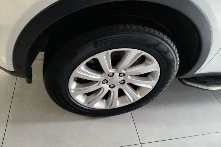 Used Land Rover Discovery Sport 2018 240 PS PURE Edition Exterior 4