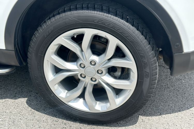 Used Land Rover Discovery Sport 2018 240 PS HSE Version Exterior 4