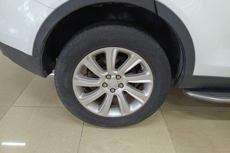 Used Land Rover Discovery Sport 2018 240 PS SE Version Exterior 5