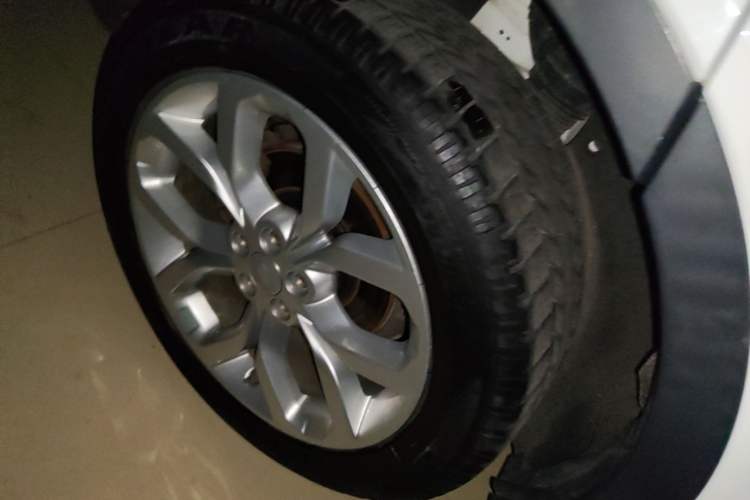 Used Land Rover Discovery Sport 2018 240 PS HSE Version Exterior 5