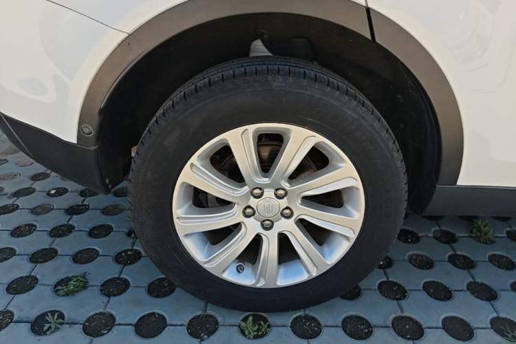 Used Land Rover Discovery Sport 2018 240 PS SE Version Exterior 5