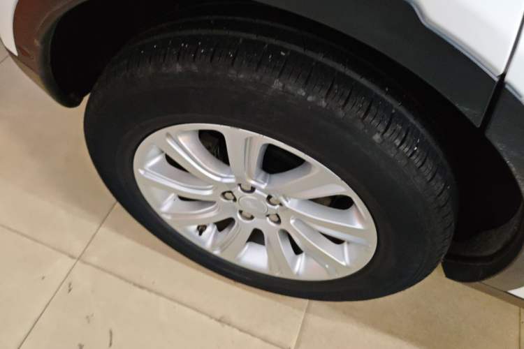 Used Land Rover Discovery Sport 2018 240 PS SE Version Exterior 5