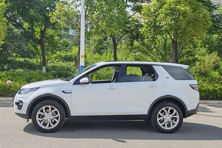 Used Land Rover Discovery Sport 2018 240 PS HSE Version Exterior 6