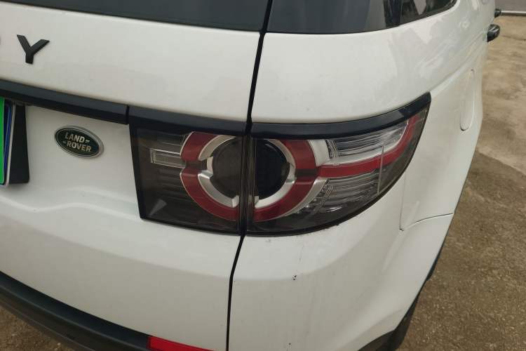 Used Land Rover Discovery Sport 2018 240 PS SE Version Exterior 6