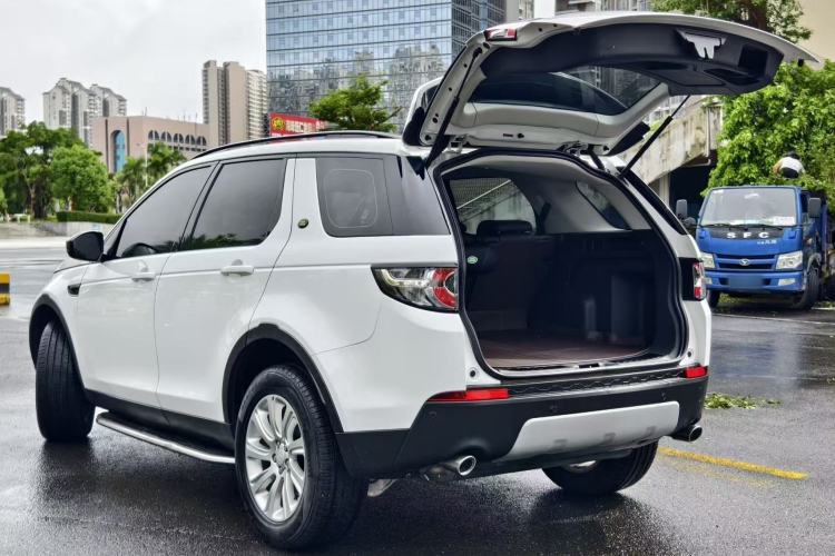Used Land Rover Discovery Sport 2018 240 PS PURE Edition Exterior 6