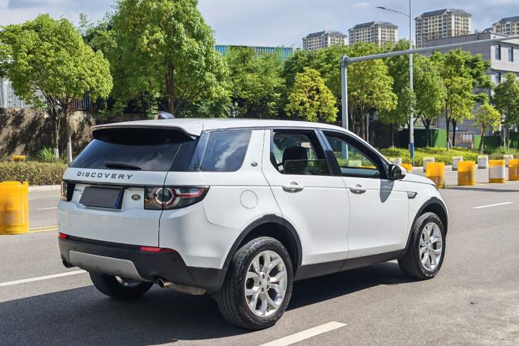 Used Land Rover Discovery Sport 2018 240 PS HSE Version Exterior 7