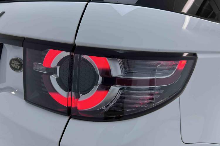 Used Land Rover Discovery Sport 2018 240 PS HSE Version Exterior 7