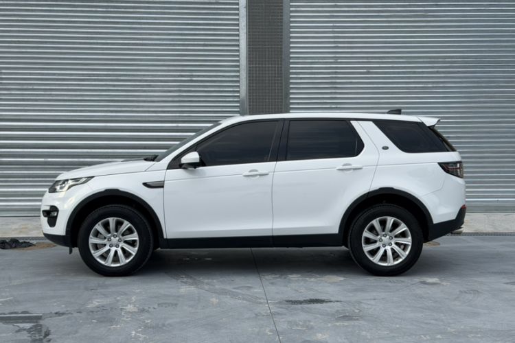 Used Land Rover Discovery Sport 2018 240 PS SE Version Exterior 9
