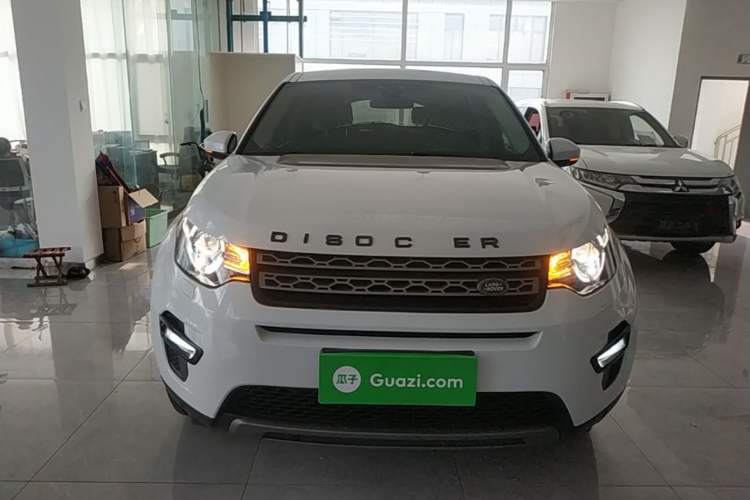 Used Land Rover Discovery Sport 2018 240 PS SE Version Front