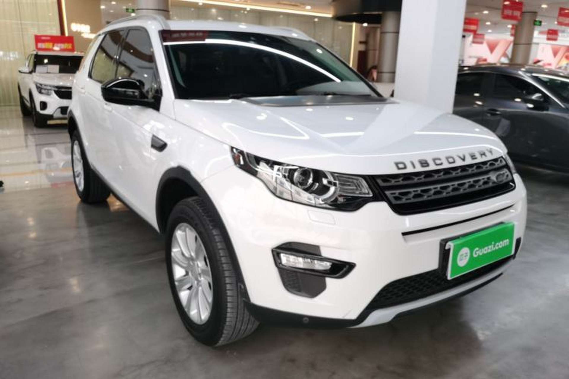 Used Land Rover Discovery Sport 2018 240 PS PURE Edition Front Right 45 Deg