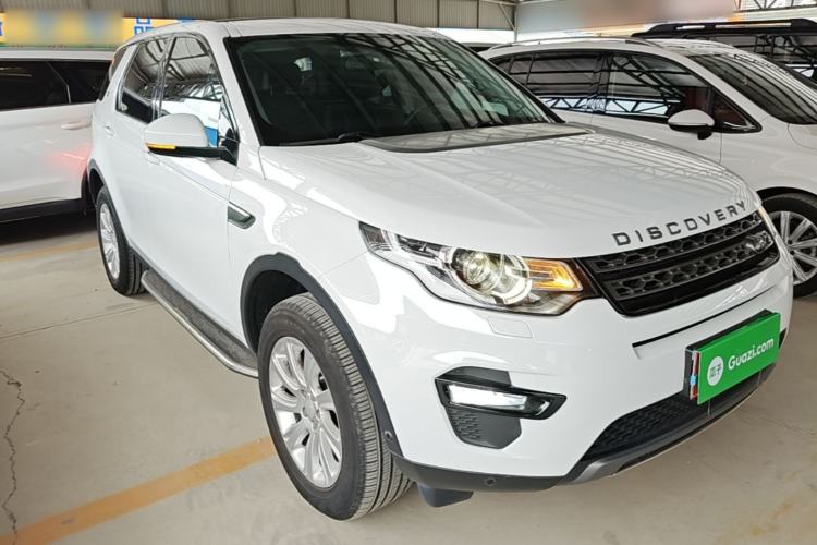Used Land Rover Discovery Sport 2018 240 PS SE Version Front Right 45 Deg