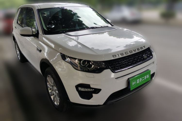 Used Land Rover Discovery Sport 2018 240 PS SE Version Front Right 45 Deg