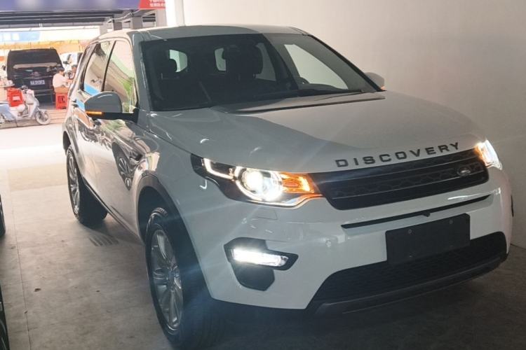 Used Land Rover Discovery Sport 2018 240 PS SE Version Front Right 45 Deg