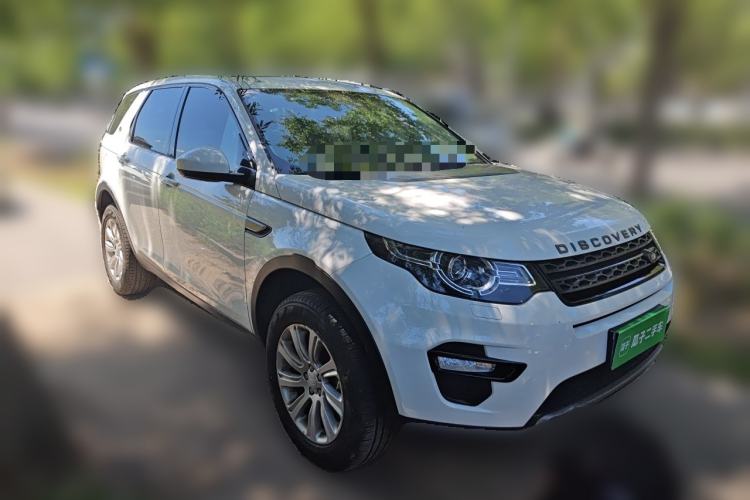 Used Land Rover Discovery Sport 2018 240 PS SE Version Front Right 45 Deg