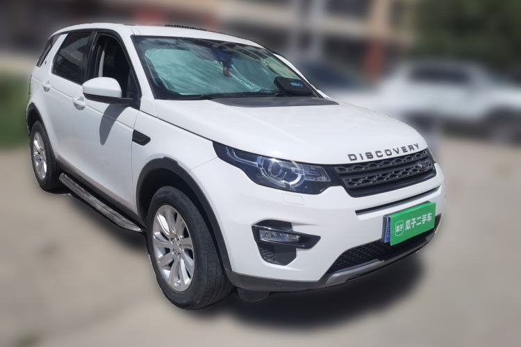 Used Land Rover Discovery Sport 2018 240 PS SE Version Front Right 45 Deg