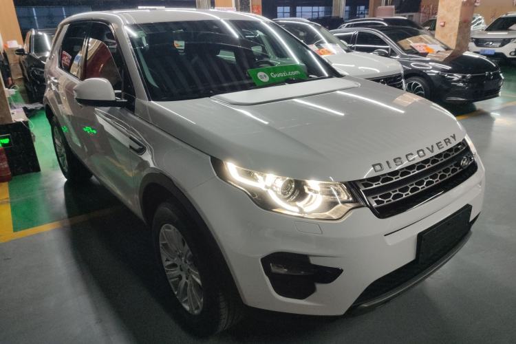 Used Land Rover Discovery Sport 2018 240 PS SE Version Front Right 45 Deg