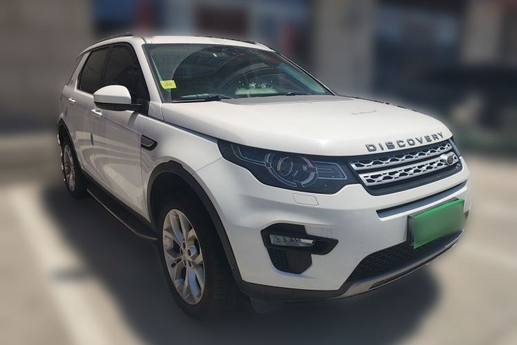 Used Land Rover Discovery Sport 2018 240 PS HSE Version Front Right 45 Deg