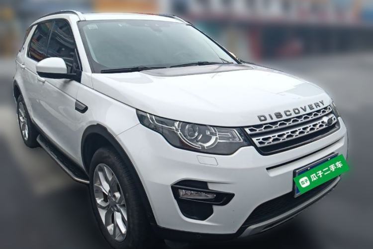 Used Land Rover Discovery Sport 2018 240 PS HSE Version Front Right 45 Deg
