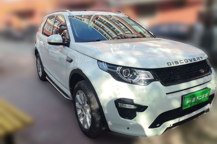 Used Land Rover Discovery Sport 2018 240 PS SE Version Front Right 45 Deg