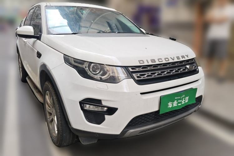 Used Land Rover Discovery Sport 2018 240 PS SE Version Front Right 45 Deg