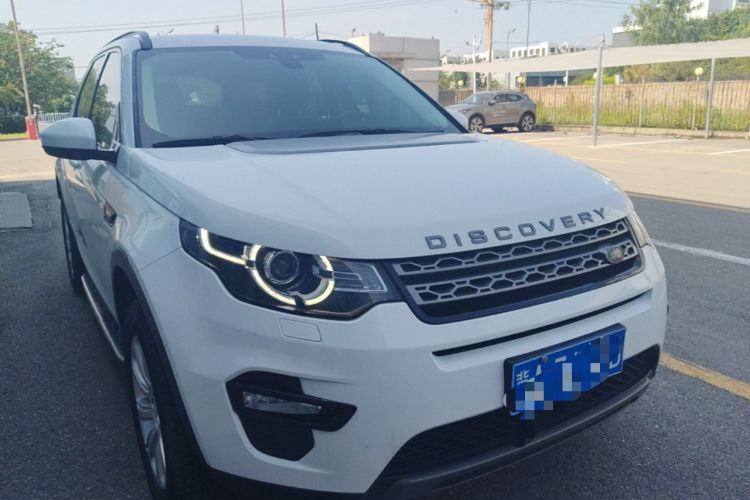 Used Land Rover Discovery Sport 2018 240 PS SE Version Front Right 45 Deg
